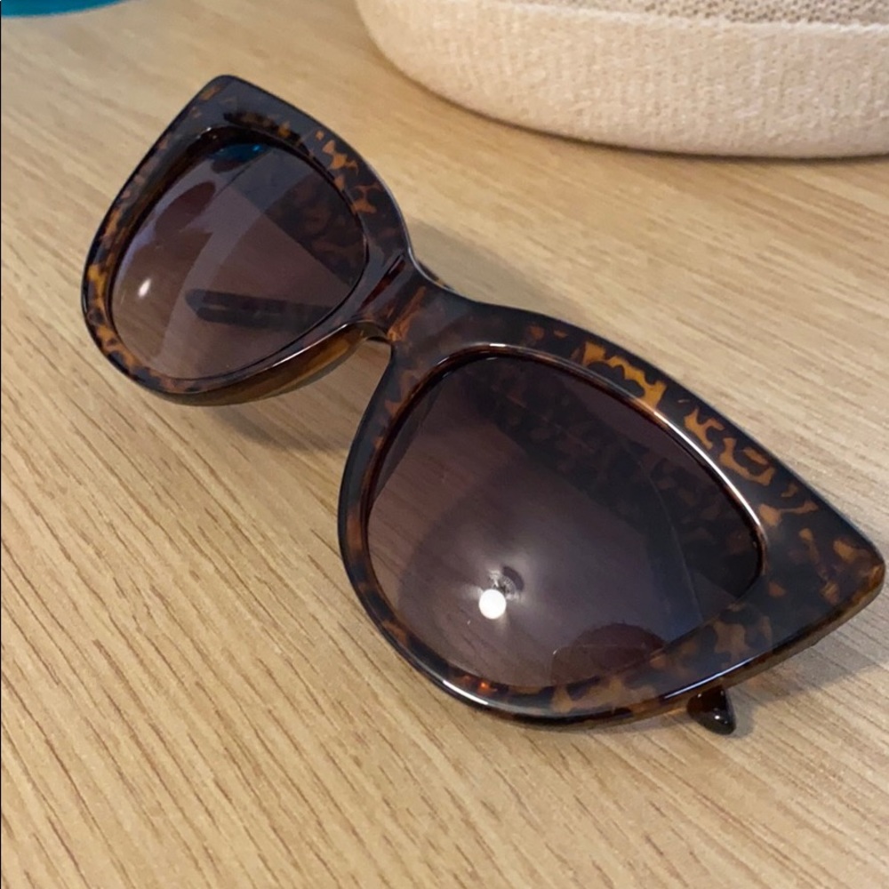 NWOT-Tortoise print sunglasses